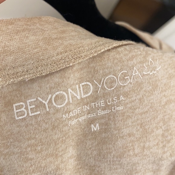 Gently worn! Beyond Yoga All About It Split Tank Size M in Tan - Picture 7 of 7